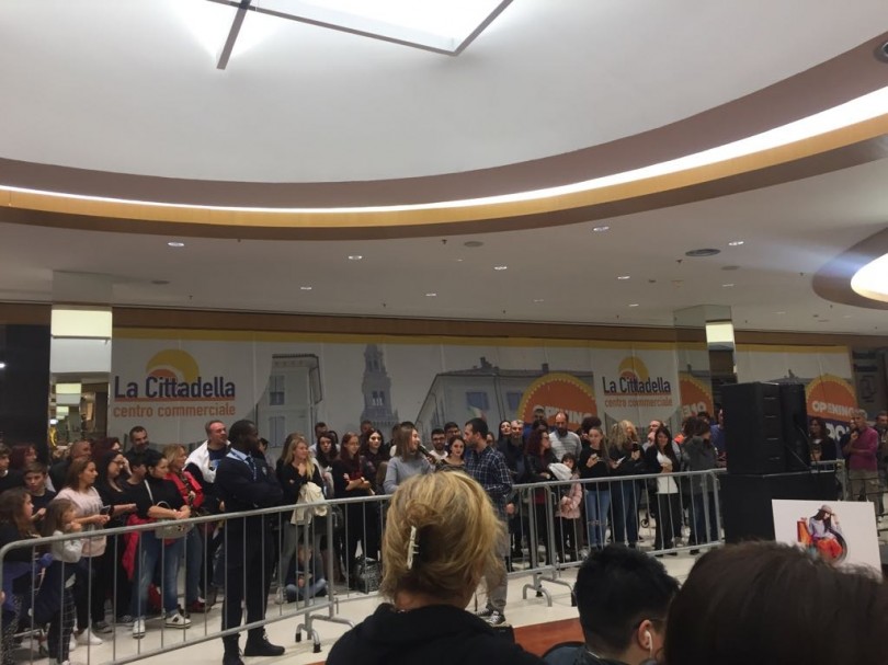 VIDEO - Attesa e coda per l’arrivo a Casale dei Maneskin